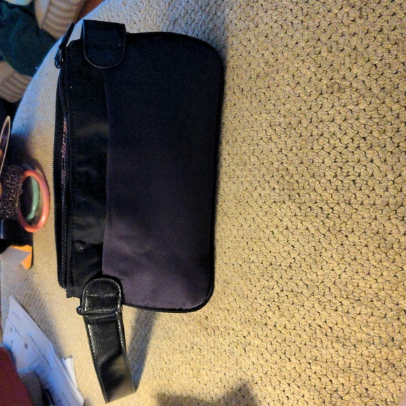 VS make-up/handbag - Picture 3 of 4